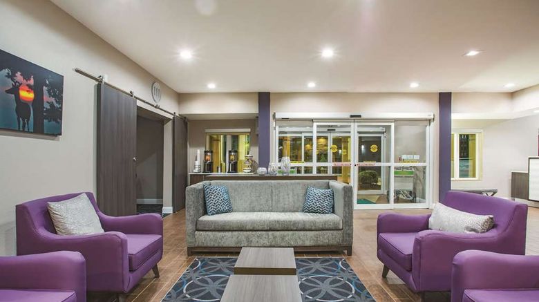 <b>La Quinta Inn & Suites Russellville Lobby</b>. Images powered by <a href="https://iceportal.shijigroup.com/" title="IcePortal" target="_blank">IcePortal</a>.