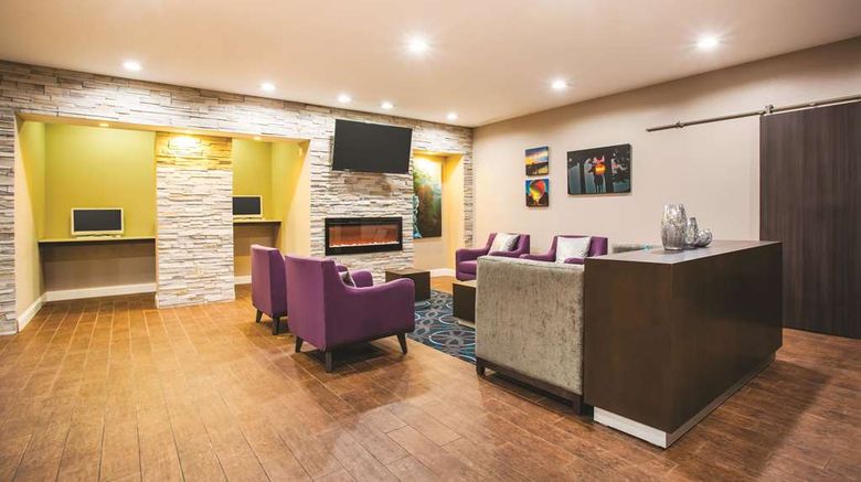 <b>La Quinta Inn & Suites Russellville Lobby</b>. Images powered by <a href="https://iceportal.shijigroup.com/" title="IcePortal" target="_blank">IcePortal</a>.