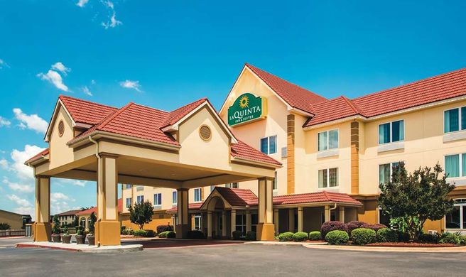 La Quinta Inn & Suites Russellville Exterior