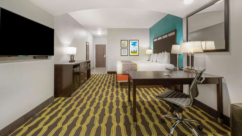 <b>La Quinta Inn & Suites Humble Suite</b>. Images powered by <a href="https://iceportal.shijigroup.com/" title="IcePortal" target="_blank">IcePortal</a>.