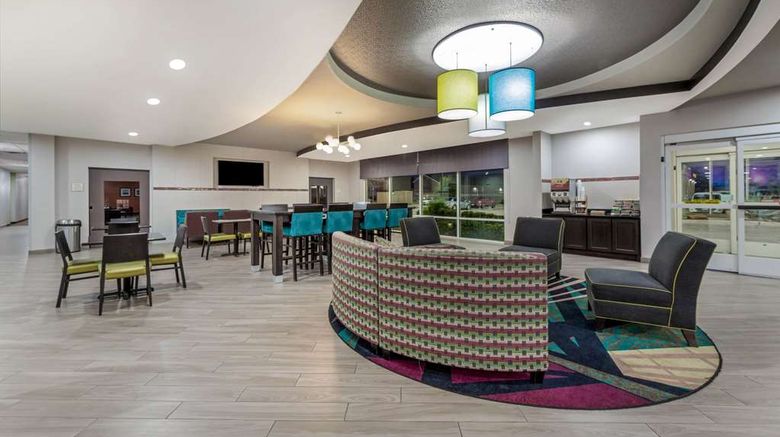 <b>La Quinta Inn & Suites Humble Lobby</b>. Images powered by <a href="https://iceportal.shijigroup.com/" title="IcePortal" target="_blank">IcePortal</a>.