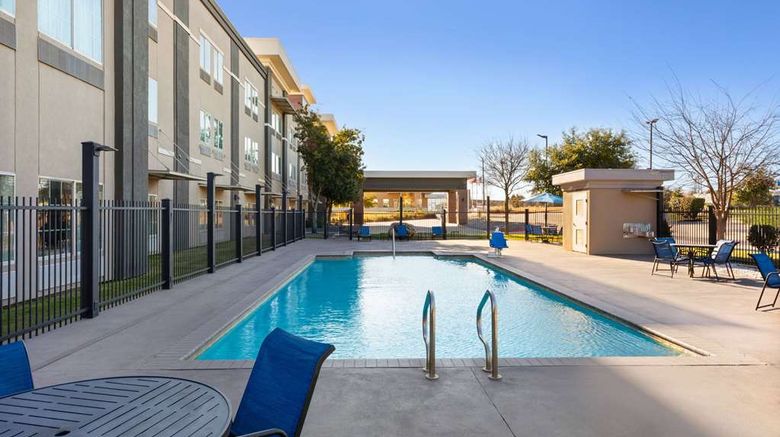 <b>La Quinta Inn & Stes Austin NW Pool</b>. Images powered by <a href="https://iceportal.shijigroup.com/" title="IcePortal" target="_blank">IcePortal</a>.