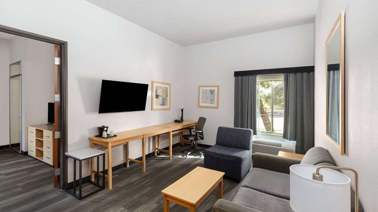 <b>La Quinta Inn & Stes Austin NW Suite</b>. Images powered by <a href="https://iceportal.shijigroup.com/" title="IcePortal" target="_blank">IcePortal</a>.