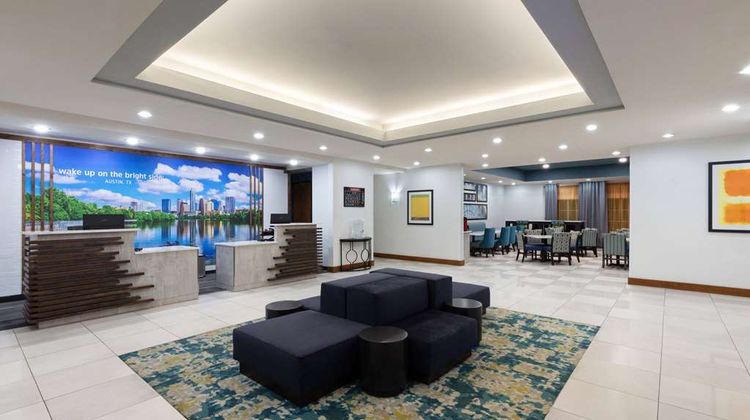 La Quinta Inn & Stes Austin NW Lobby
