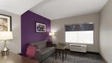 <b>La Quinta Inn & Suites Baton Rouge Room</b>. Images powered by <a href="https://iceportal.shijigroup.com/" title="IcePortal" target="_blank">IcePortal</a>.