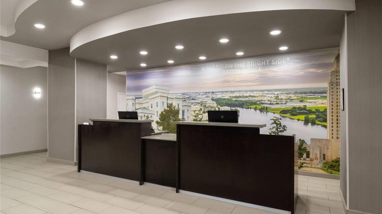 <b>La Quinta Inn & Suites Baton Rouge Lobby</b>. Images powered by <a href="https://iceportal.shijigroup.com/" title="IcePortal" target="_blank">IcePortal</a>.