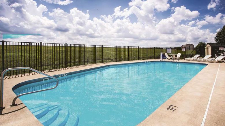 <b>La Quinta Inn & Suites Evansville Pool</b>. Images powered by <a href="https://iceportal.shijigroup.com/" title="IcePortal" target="_blank">IcePortal</a>.