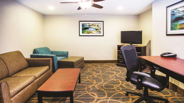 <b>La Quinta Inn & Suites Evansville Suite</b>. Images powered by <a href="https://iceportal.shijigroup.com/" title="IcePortal" target="_blank">IcePortal</a>.