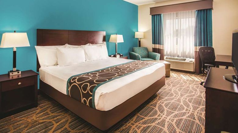<b>La Quinta Inn & Suites Evansville Room</b>. Images powered by <a href="https://iceportal.shijigroup.com/" title="IcePortal" target="_blank">IcePortal</a>.
