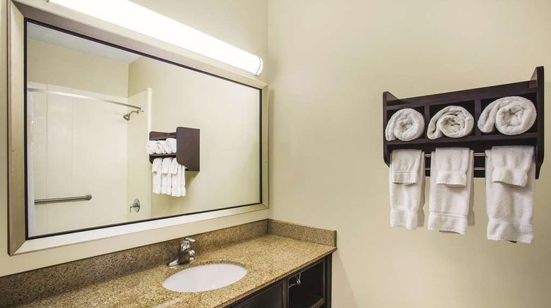 <b>La Quinta Inn & Suites Evansville Room</b>. Images powered by <a href="https://iceportal.shijigroup.com/" title="IcePortal" target="_blank">IcePortal</a>.