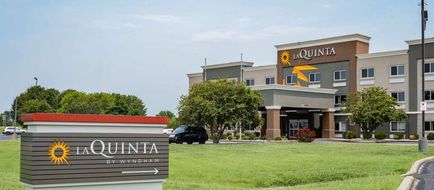 La Quinta Inn & Suites Evansville Exterior