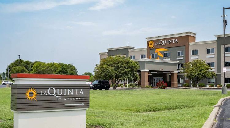 La Quinta Inn & Suites Evansville Exterior