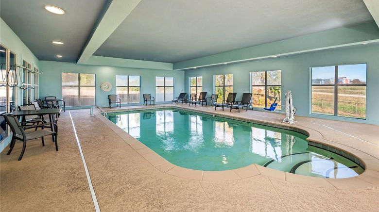 <b>La Quinta Inn & Suites Searcy Pool</b>. Images powered by <a href="https://iceportal.shijigroup.com/" title="IcePortal" target="_blank">IcePortal</a>.