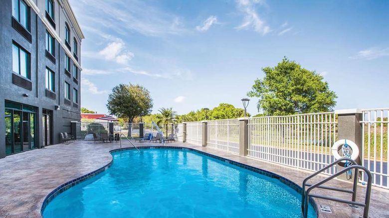 <b>La Quinta Inn & Suites Clearwater South Pool</b>. Images powered by <a href="https://iceportal.shijigroup.com/" title="IcePortal" target="_blank">IcePortal</a>.