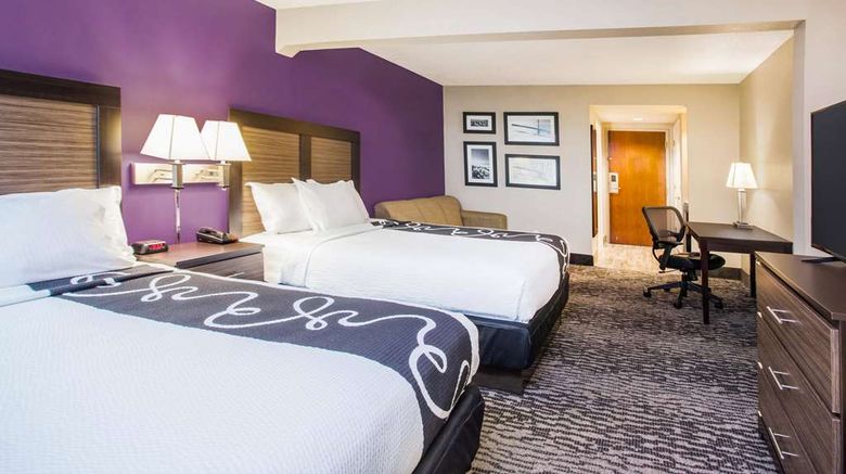 <b>La Quinta Inn & Suites Clearwater South Room</b>. Images powered by <a href="https://iceportal.shijigroup.com/" title="IcePortal" target="_blank">IcePortal</a>.