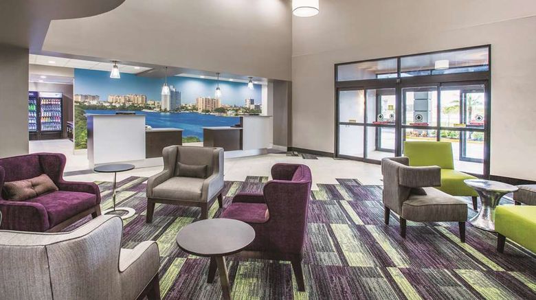 <b>La Quinta Inn & Suites Clearwater South Lobby</b>. Images powered by <a href="https://iceportal.shijigroup.com/" title="IcePortal" target="_blank">IcePortal</a>.