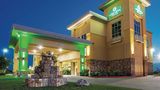 La Quinta Inn & Suites Forest Hill Exterior