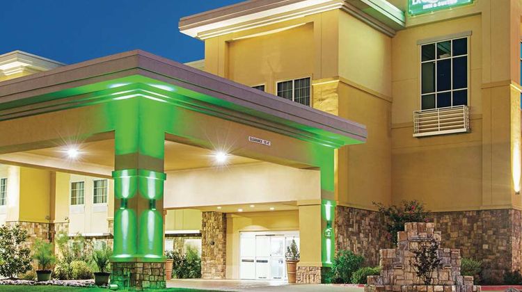 La Quinta Inn & Suites Forest Hill Exterior