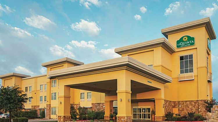 La Quinta Inn & Suites Forest Hill Exterior