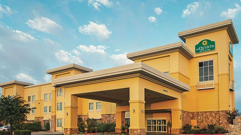 <b>La Quinta Inn & Suites Forest Hill Exterior</b>. Images powered by <a href="https://iceportal.shijigroup.com/" title="IcePortal" target="_blank">IcePortal</a>.