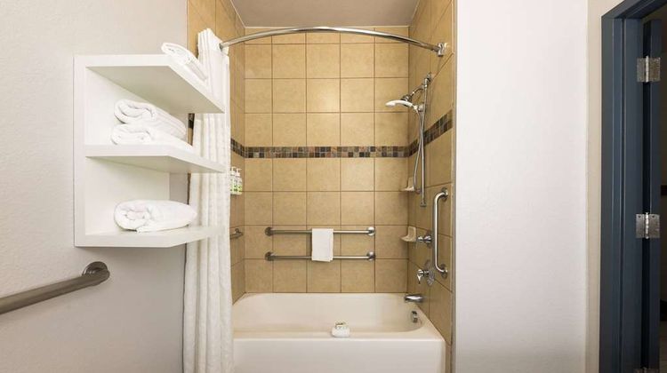 La Quinta Inn & Suites Forest Hill Room