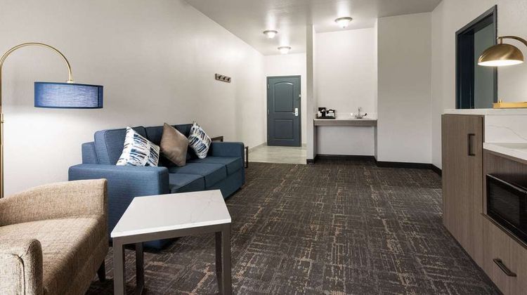 La Quinta Inn & Suites Forest Hill Suite