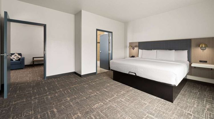La Quinta Inn & Suites Forest Hill Suite