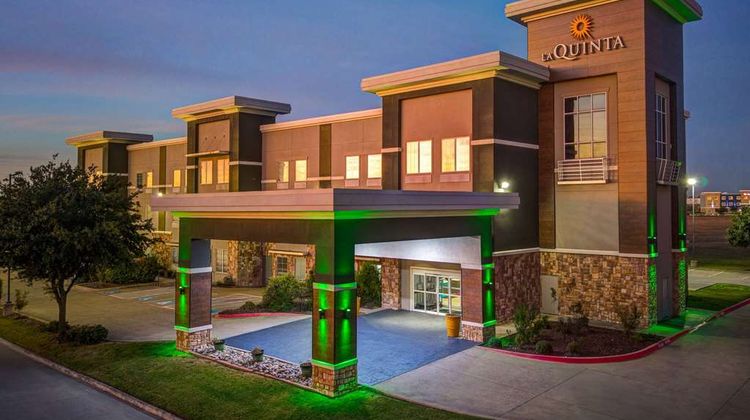 La Quinta Inn & Suites Forest Hill Exterior