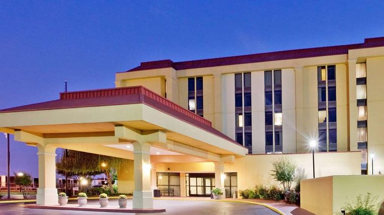 <b>La Quinta Inn & Suites Exterior</b>. Images powered by <a href="https://iceportal.shijigroup.com/" title="IcePortal" target="_blank">IcePortal</a>.