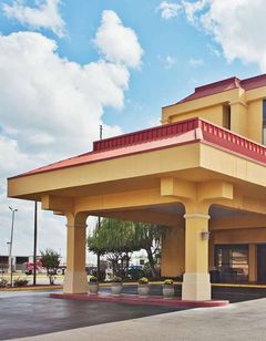 La Quinta Inn & Suites