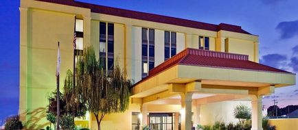 La Quinta Inn & Suites Exterior