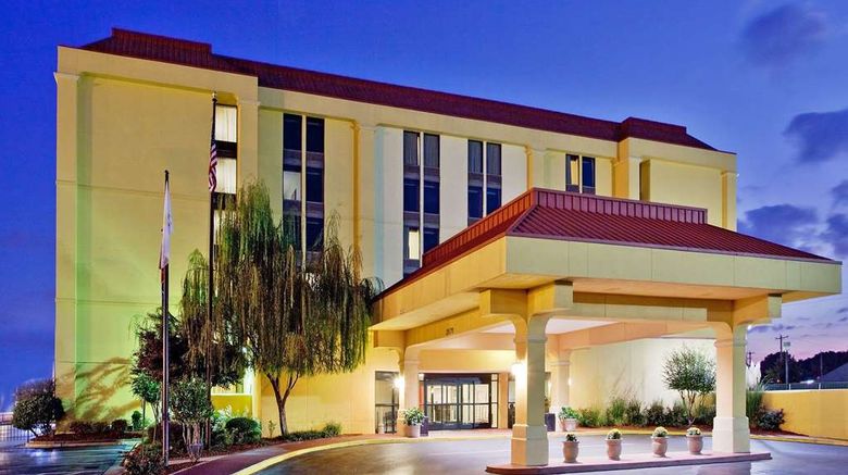 <b>La Quinta Inn & Suites Exterior</b>. Images powered by <a href="https://iceportal.shijigroup.com/" title="IcePortal" target="_blank">IcePortal</a>.