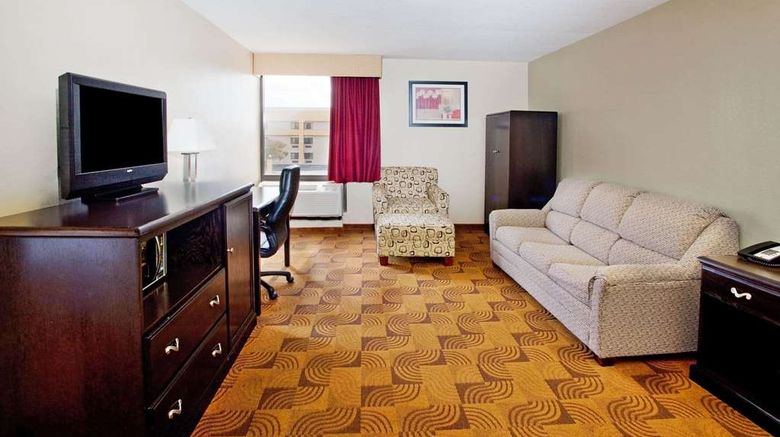 <b>La Quinta Inn & Suites Suite</b>. Images powered by <a href="https://iceportal.shijigroup.com/" title="IcePortal" target="_blank">IcePortal</a>.