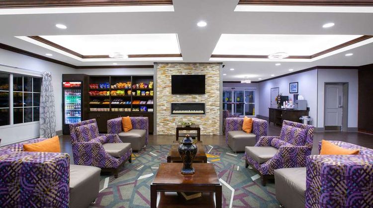 La Quinta Inn & Suites Tupelo Lobby