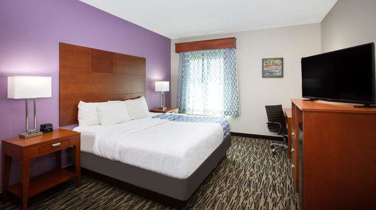 La Quinta Inn & Suites Tupelo Suite