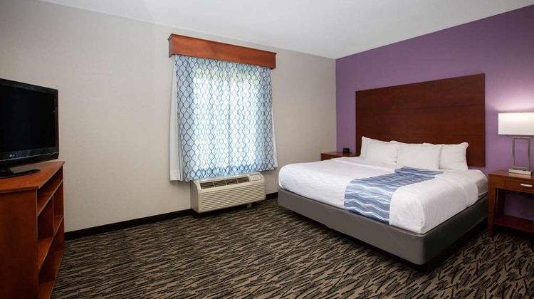 La Quinta Inn & Suites Tupelo Suite