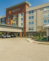 La Quinta Inn & Suites Cleveland Arpt W