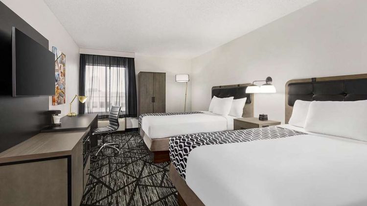 La Quinta Inn & Suites Cleveland Arpt W Room
