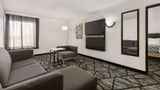 La Quinta Inn & Suites Cleveland Arpt W Suite
