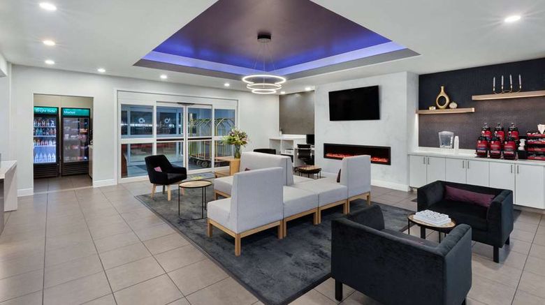 <b>La Quinta Inn & Suites Austin-Cedar Park Lobby</b>. Images powered by <a href="https://iceportal.shijigroup.com/" title="IcePortal" target="_blank">IcePortal</a>.