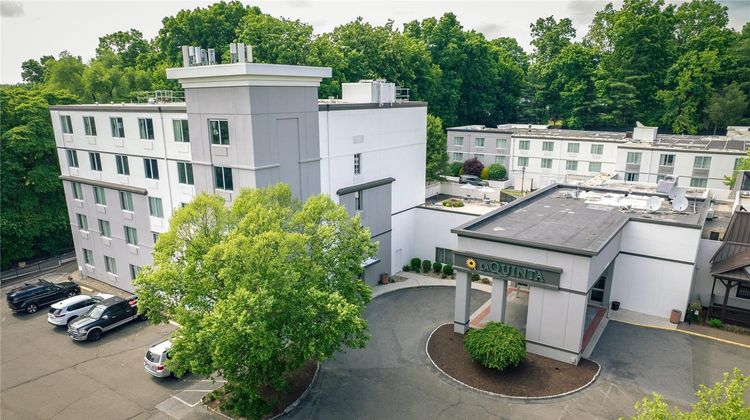 La Quinta Inn & Suites Danbury Exterior