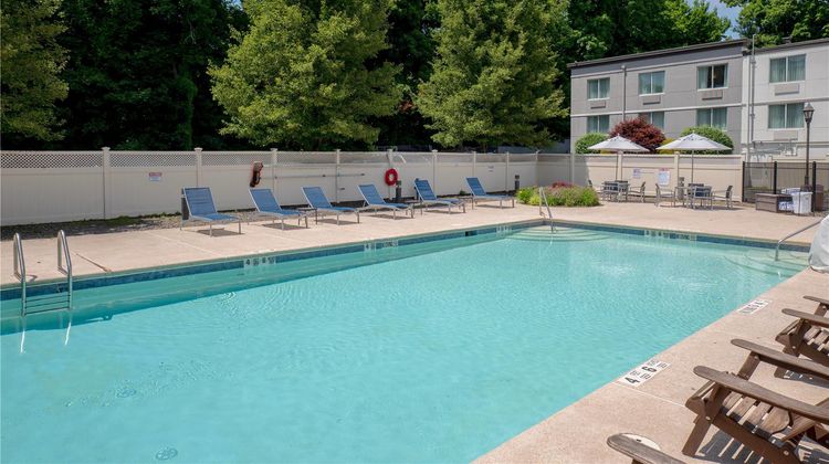 La Quinta Inn & Suites Danbury Pool