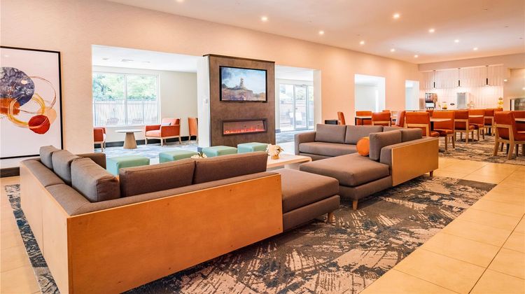 La Quinta Inn & Suites Danbury Lobby