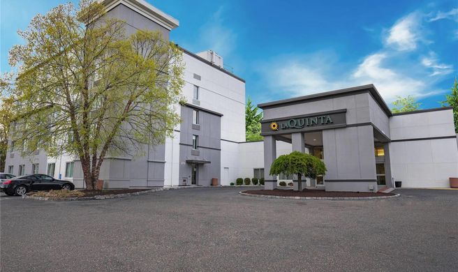 La Quinta Inn & Suites Danbury Exterior