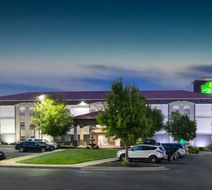 La Quinta Inn & Suites Blue Springs Exterior