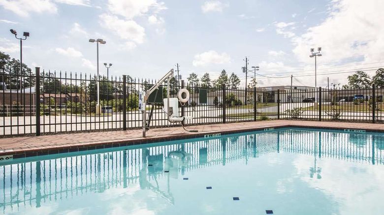 <b>La Quinta Inn & Suites Hattiesburg - I-59 Pool</b>. Images powered by <a href="https://iceportal.shijigroup.com/" title="IcePortal" target="_blank">IcePortal</a>.