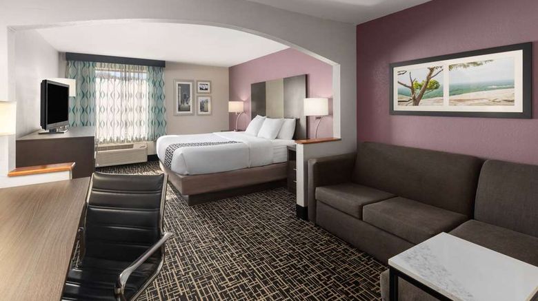 <b>La Quinta Inn & Suites Snellville Room</b>. Images powered by <a href="https://iceportal.shijigroup.com/" title="IcePortal" target="_blank">IcePortal</a>.