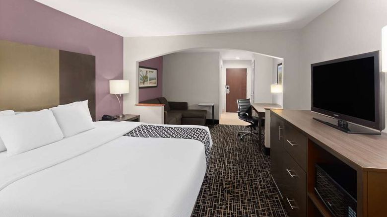 <b>La Quinta Inn & Suites Snellville Room</b>. Images powered by <a href="https://iceportal.shijigroup.com/" title="IcePortal" target="_blank">IcePortal</a>.