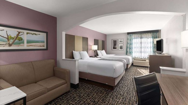 <b>La Quinta Inn & Suites Snellville Room</b>. Images powered by <a href="https://iceportal.shijigroup.com/" title="IcePortal" target="_blank">IcePortal</a>.