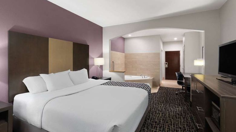 <b>La Quinta Inn & Suites Snellville Suite</b>. Images powered by <a href="https://iceportal.shijigroup.com/" title="IcePortal" target="_blank">IcePortal</a>.